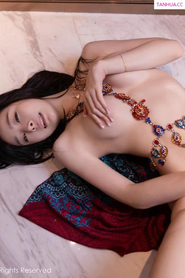 逗逗DouDou  [XiuRen]高清写真图 2024.01.11 No.7947 小逗逗 短裙美腿第61张图片